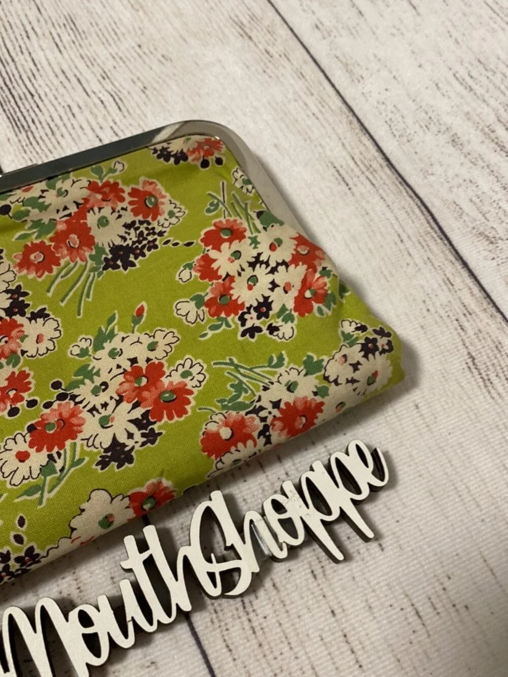 *Handmade Kisslock Coupon Organizer Wallet Purse Vintage Bouquet in Apple Green